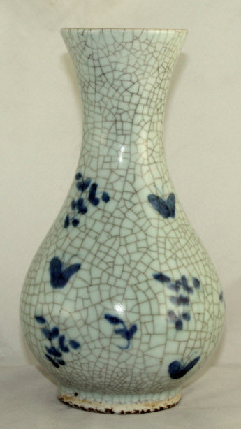 Chinese Ming Dynasty Geyao Blue & White Porcelain Vase