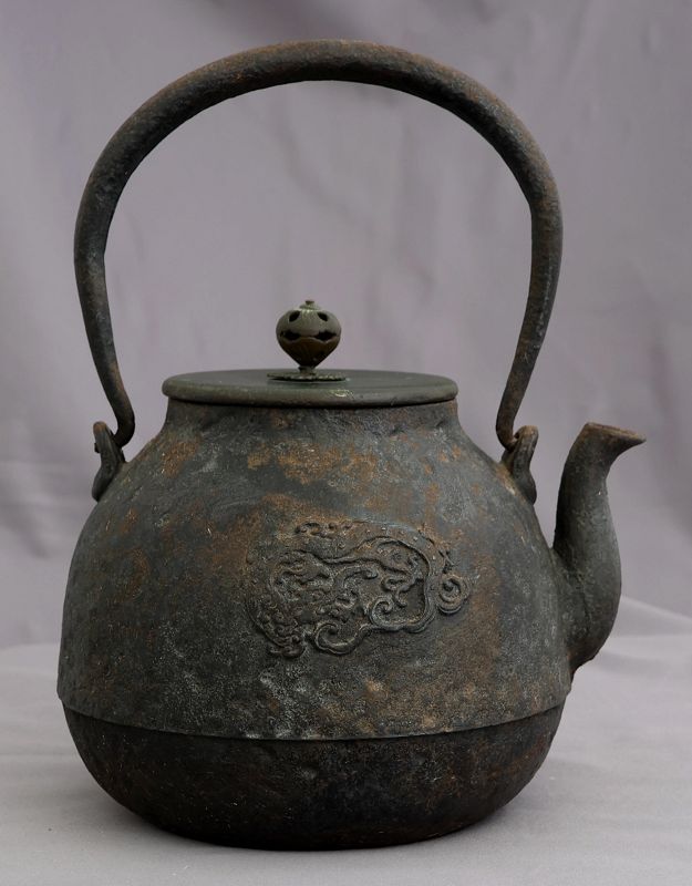 Ryubundo Marked Japanese Meiji Period Cast Iron Tetsubin Dragon