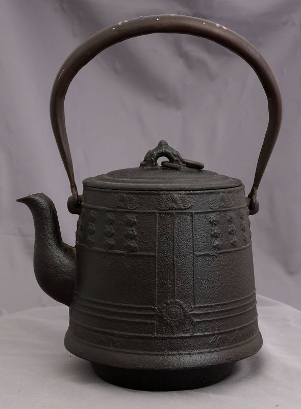 Japanese Meiji to Showa Bell Form Cast Iron Tetsubin Inlay Handle