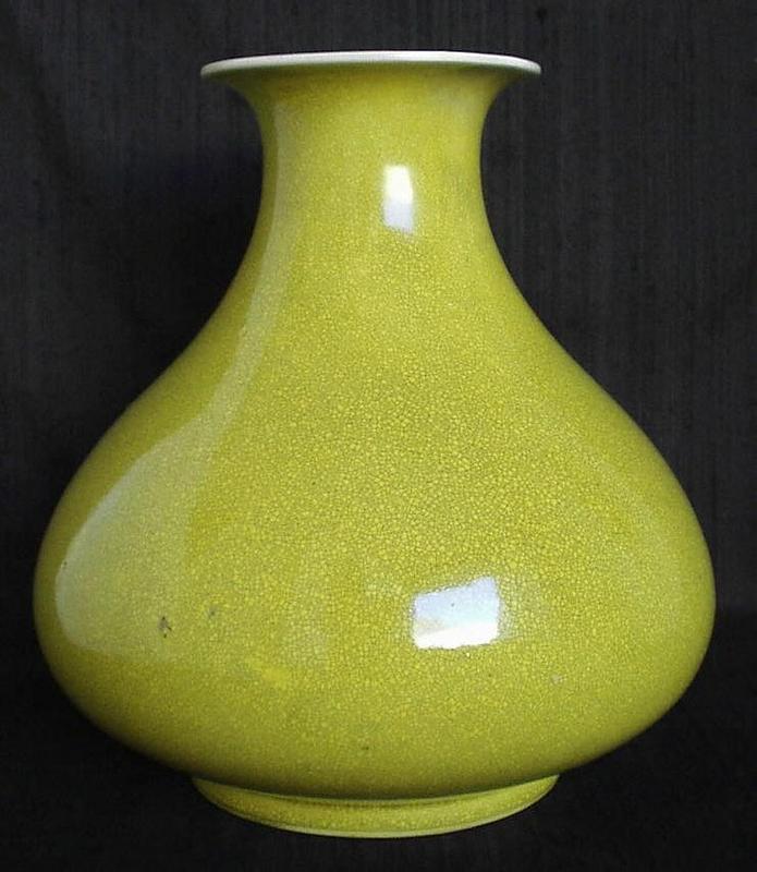 Chinese Qing Qianlong Monochrome Yellow Porcelain Vase